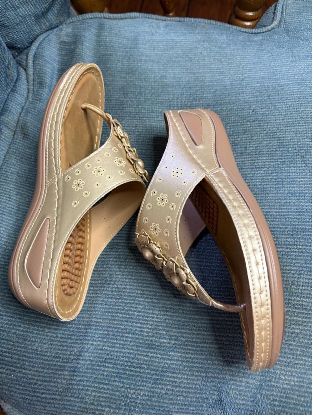 Women's Metallic Pearl Gold Embellished Thong Sandals - Picture 5 of 8